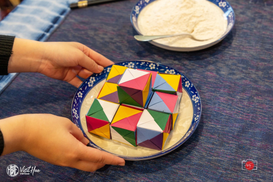 Nowadays, "Bánh Ngũ Sắc" is also referred to as "Bánh Pháp lam Huế" due to its colorful exterior, utilizing a five-color system representing the five elements.